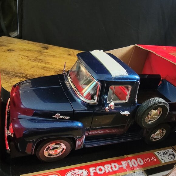 1956 Ford F100 III 4.6 L V8 Pickup Blue E 1:18  Mirs Auto Art - Picture 2 of 9